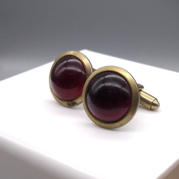 Classy Vintage Red Lucite Cufflinks, Ruby Cabochon in Gold Tone, Elegant Mens - Picture 2 of 3